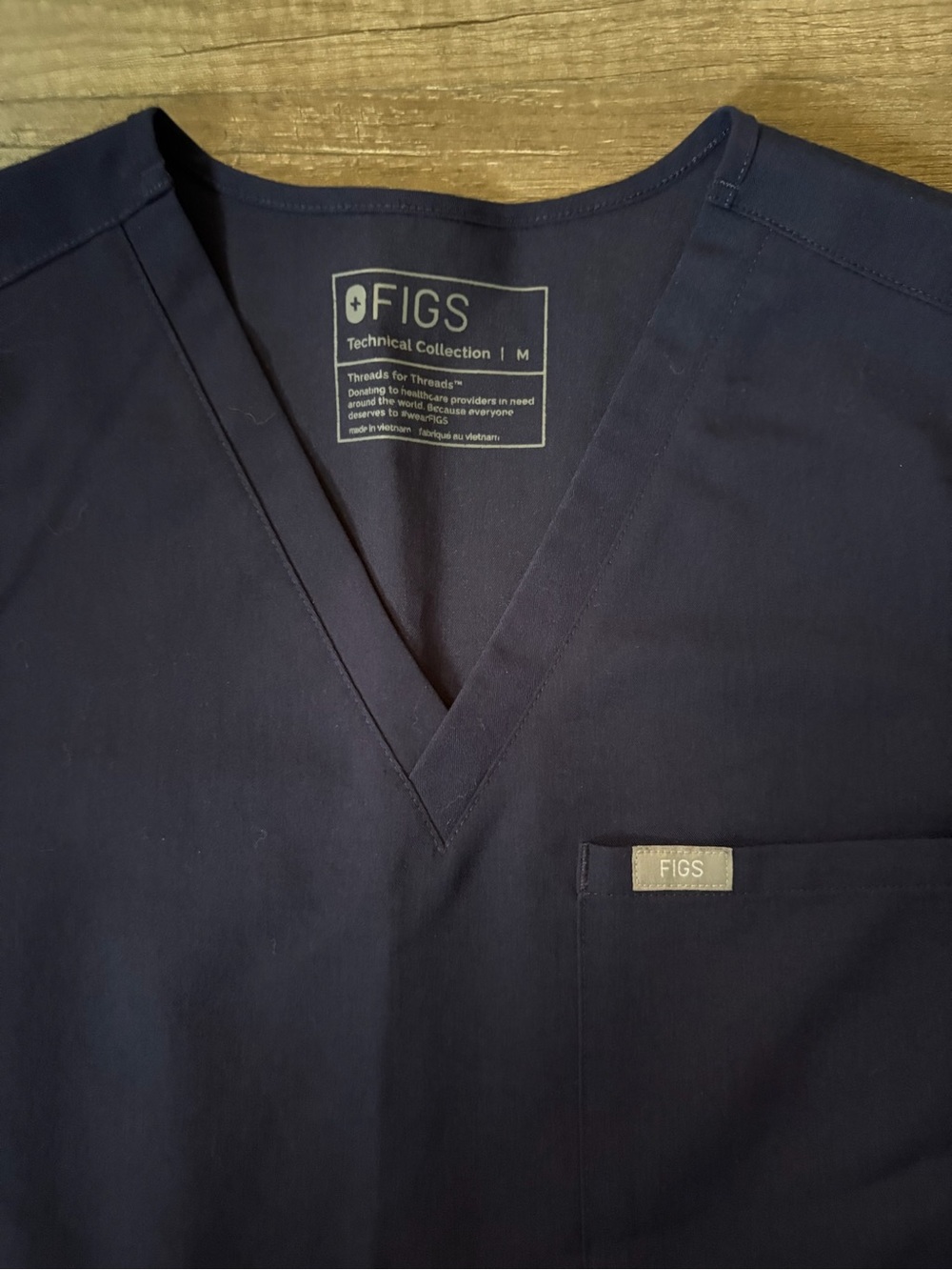 FIGS Technical Collection Catarina One-Pocket Scrub Top Dark Navy - Picture 2 of 4